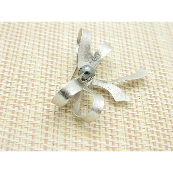 1961 ROLYN INC Sterling Silver Hematite Bow Pin Brooch Vintage - Picture 2 of 5